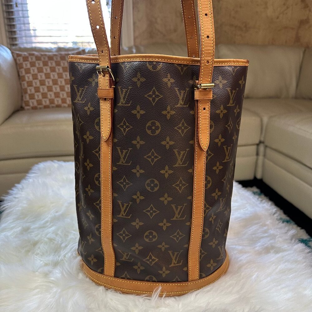 Louis Vuitton Monogram Bucket GM Tote Bag With COA and Dusty - Picture 2 of 14
